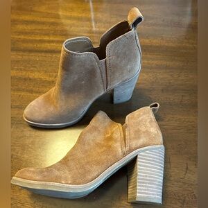 Dolce Vita Women's Tan Suede Block Heel Ankle Booties